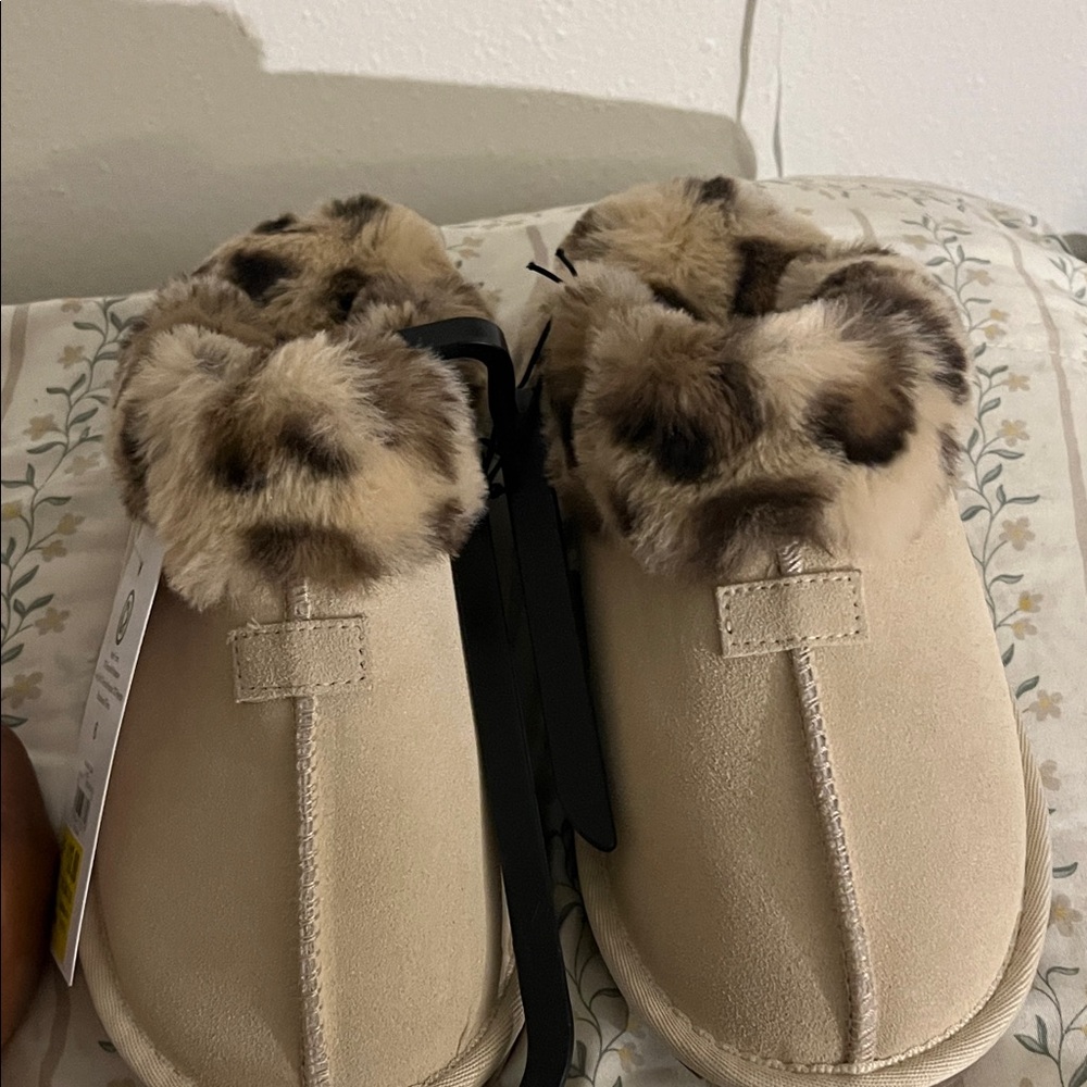 Cozy Tan Kids Slippers with Faux Fur Trim